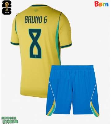Brasilien Bruno Guimaraes #8 Replika Babytøj Hjemmebanesæt Børn VM 2026 Kortærmet (+ Korte bukser)